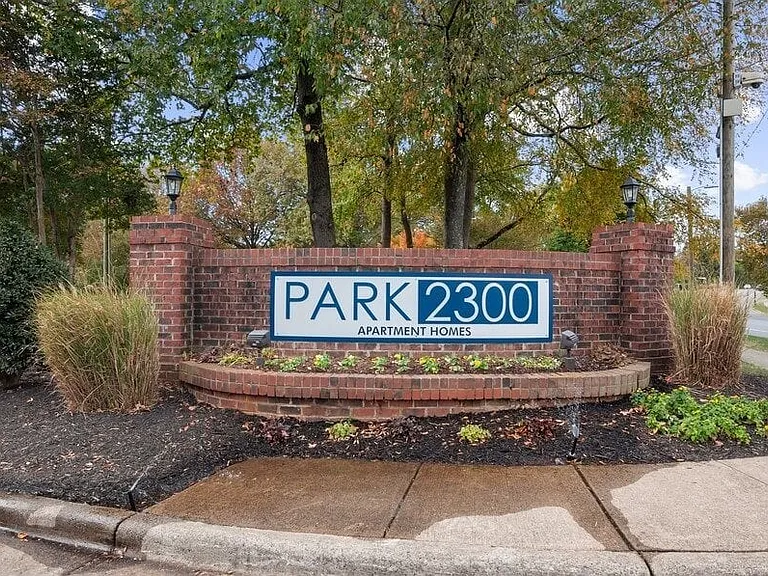 Park 2300 — Photo 26