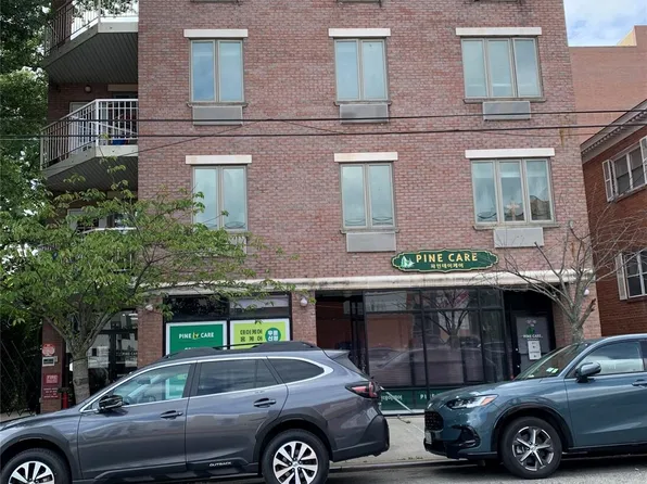 3710 149th Place #3B, Flushing, NY 11354