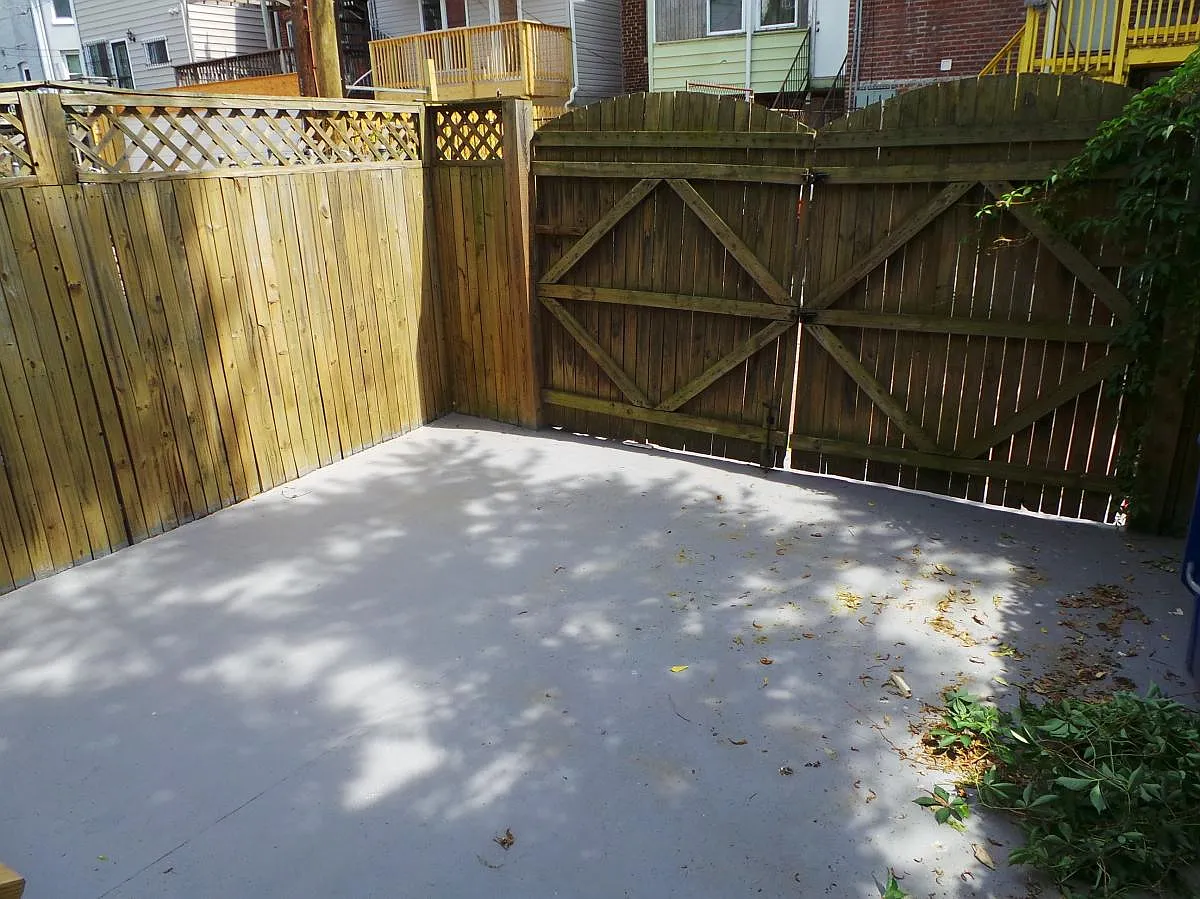 5 bed, 2.5 bath, 2409 sqft, $5,250 — Photo 3