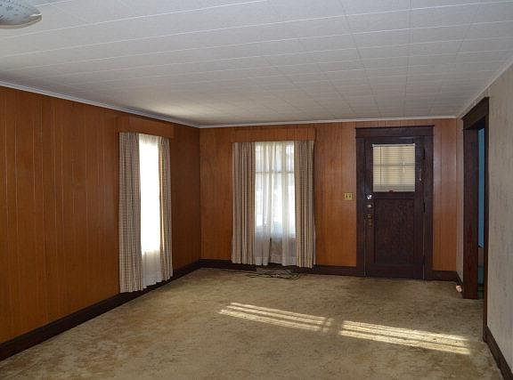 3rd image of 819 Hulett St