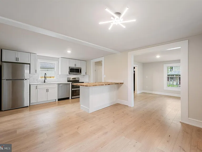 553 Highland Ave — Photo 5