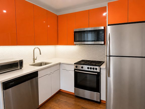 4th image of 854 Metropolitan Ave #1D