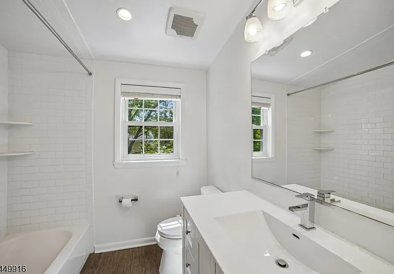 18 Columbia Ave — Photo 14