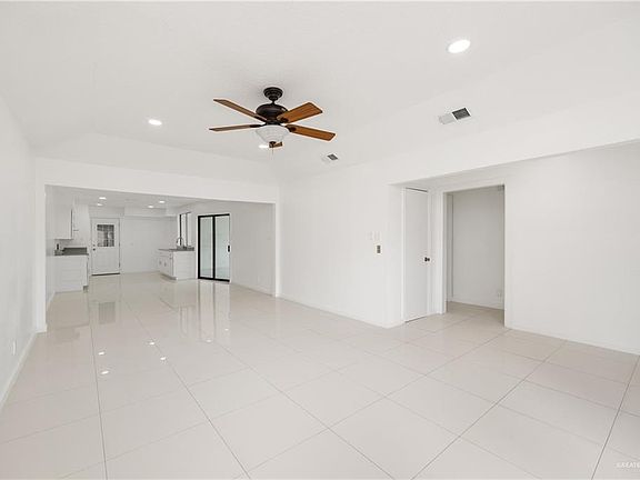 5th image of 3620 Gumwood Ave Unit 18