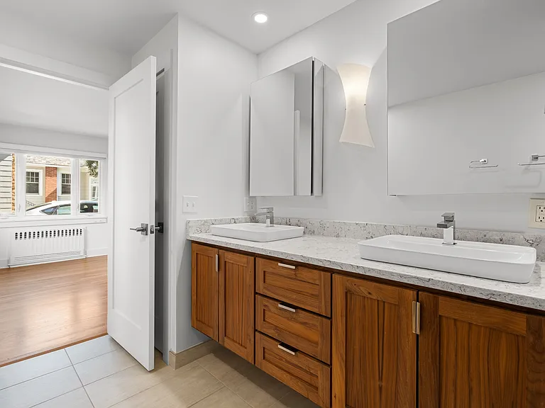 25 Crescent Bluff Ave — Photo 12