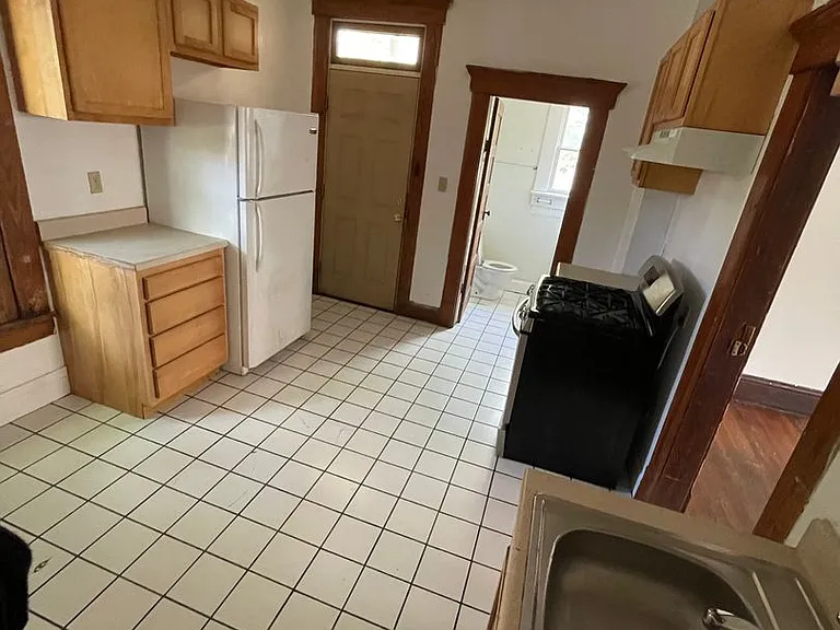 136 E Norwich Ave — Photo 5