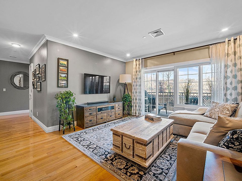 1st image of 153 Bay St #2D