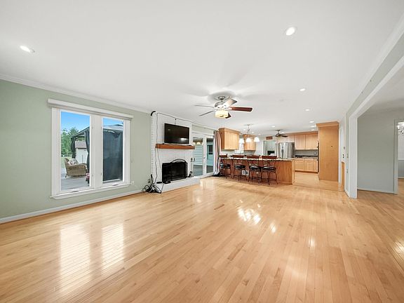 3rd image of 416 Saddlebrook Ln