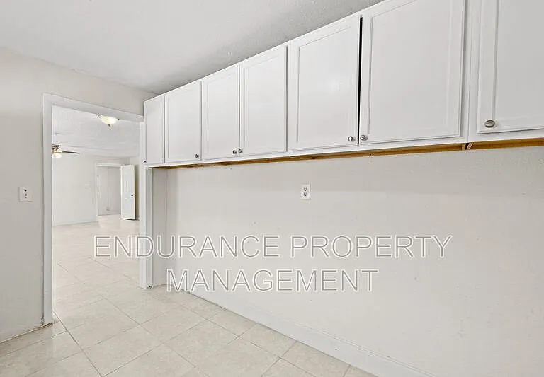 1125 W 28th St — Photo 11