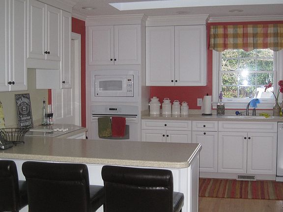kitchen with breakfast bar