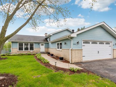 204 Oakleaf Rd, Lake In The Hills, IL, 60156
