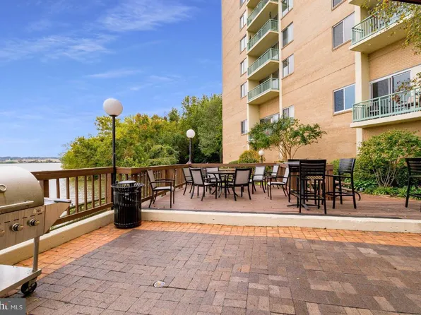 501 Slaters La, Alexandria, VA 22314