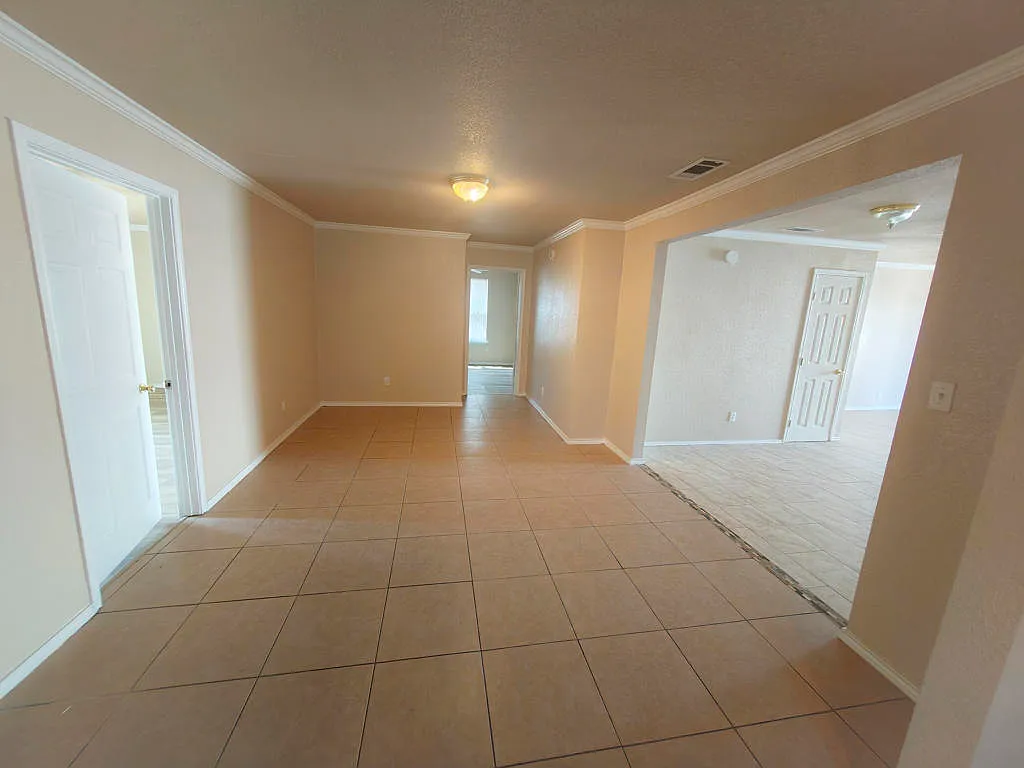 4 bed, 1728 sqft, $1,650 — Photo 3