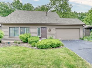 42 Lakewood Cir, Saint Charles, IL 60174