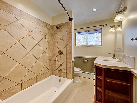 4th image of 814 Francis St