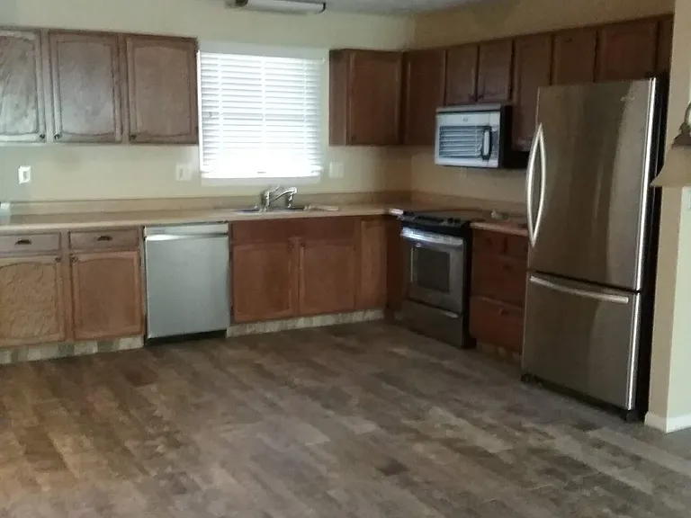 1146 Cymar Dr E — Photo 10