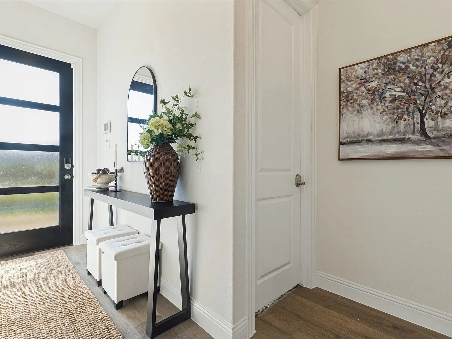 3 bed, 3.0 bath, 1727 sqft, $5,000 — Photo 3