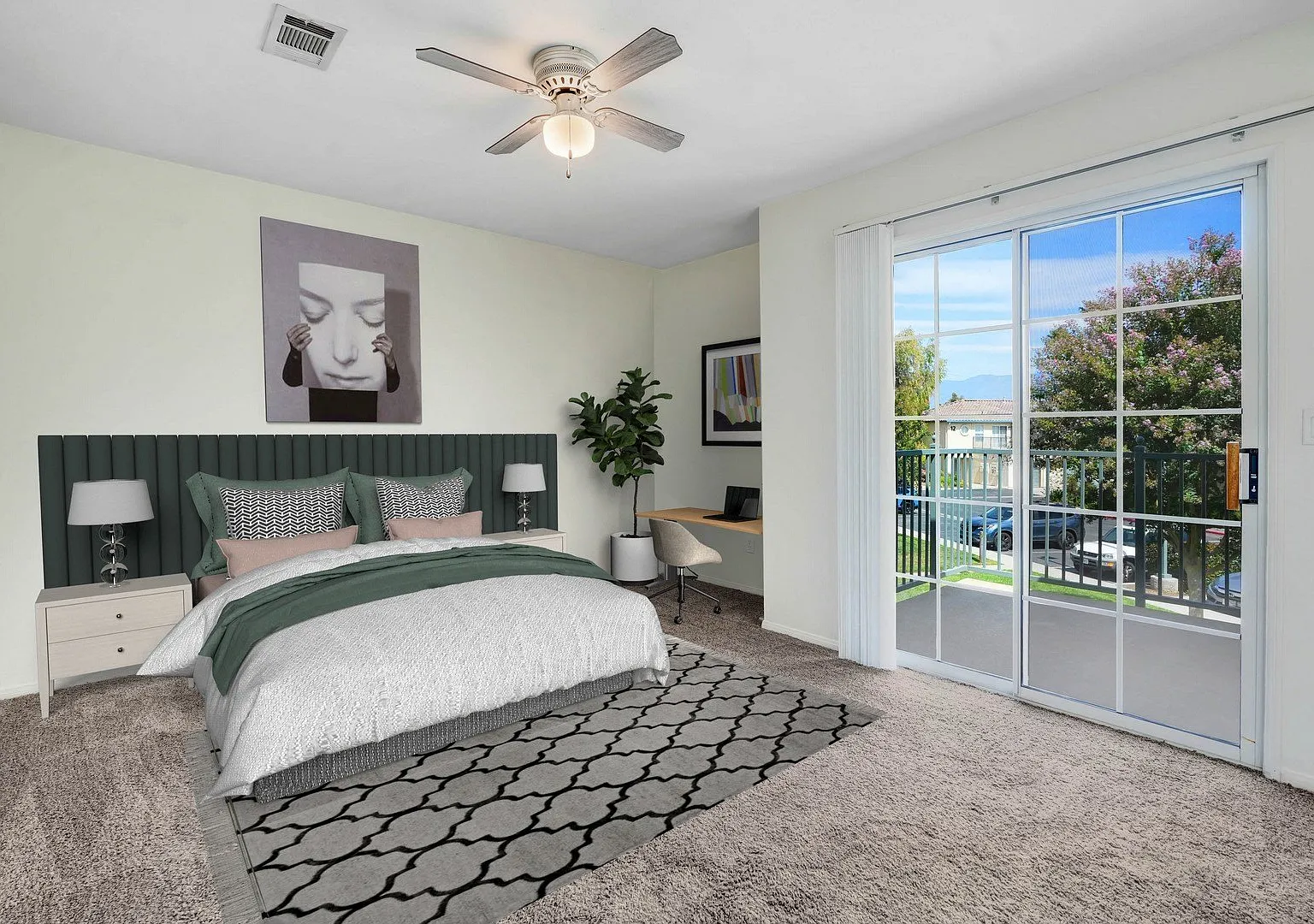 La Villa Apartments — Photo 2