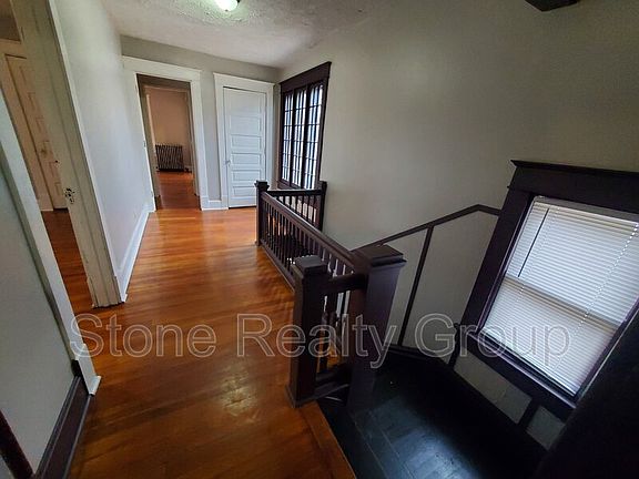 2nd image of 704 1/2 S Center St