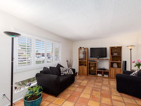 4th image of 944 S Valencia Unit 8