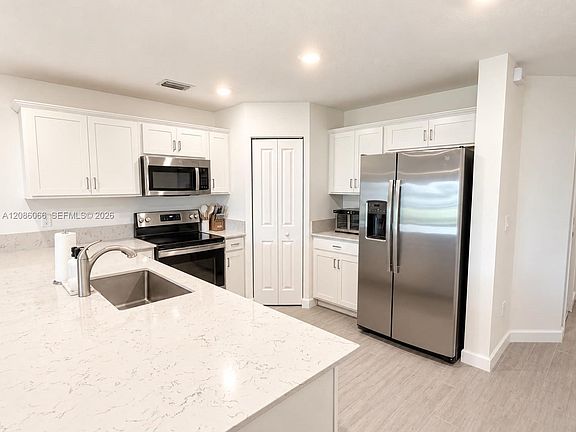 4th image of 5013 Woods Edge Cir