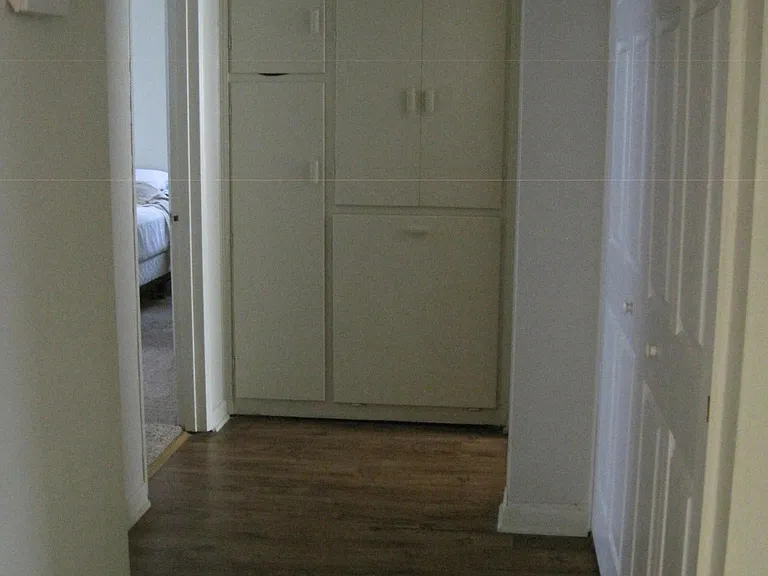 Hallway to bedrooms
