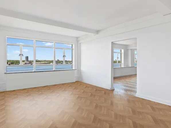 140 Riverside Drive image 5 of 12