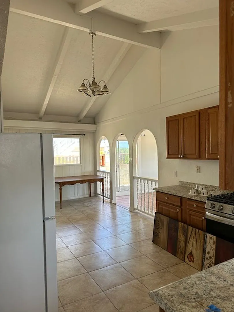 895 Lekeona Loop — Photo 3