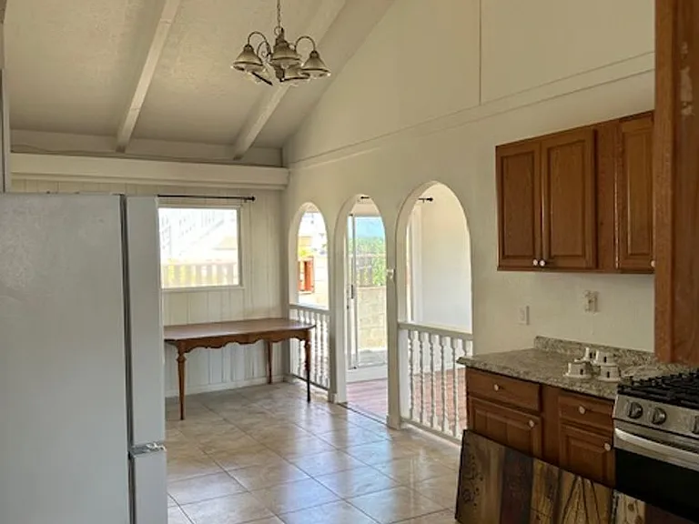 895 Lekeona Loop — Photo 3