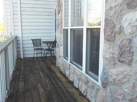 Inviting front deck