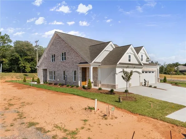 1414 Longwood Village Ct, Lewisville, NC 27023