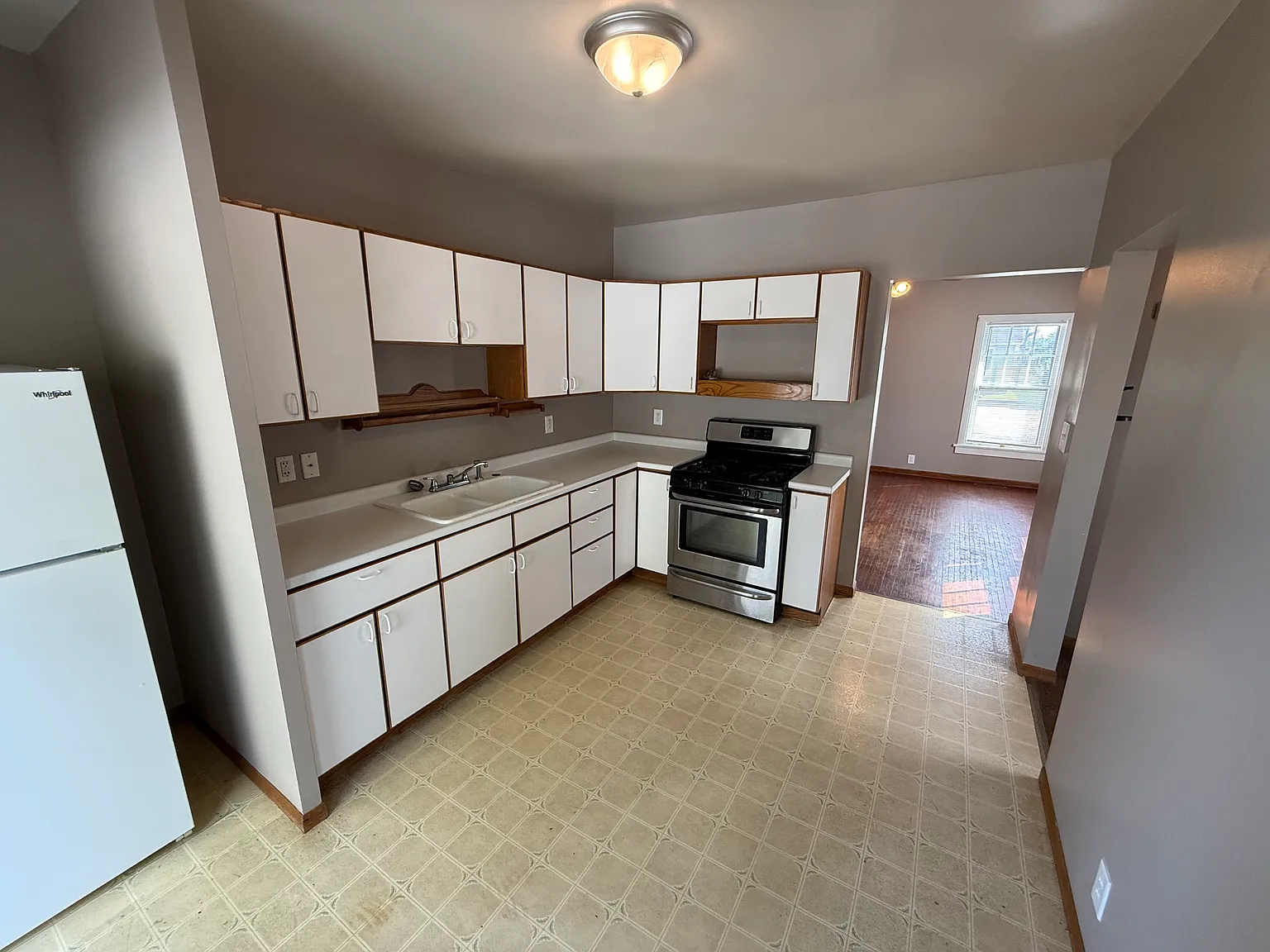 2 bed, 1000 sqft, $1,000 — Photo 2