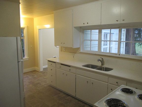 2nd image of 31212 NE 40th St