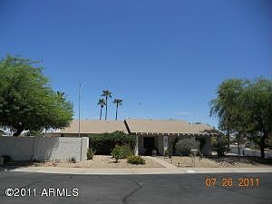 2nd image of 943 N 87th Pl