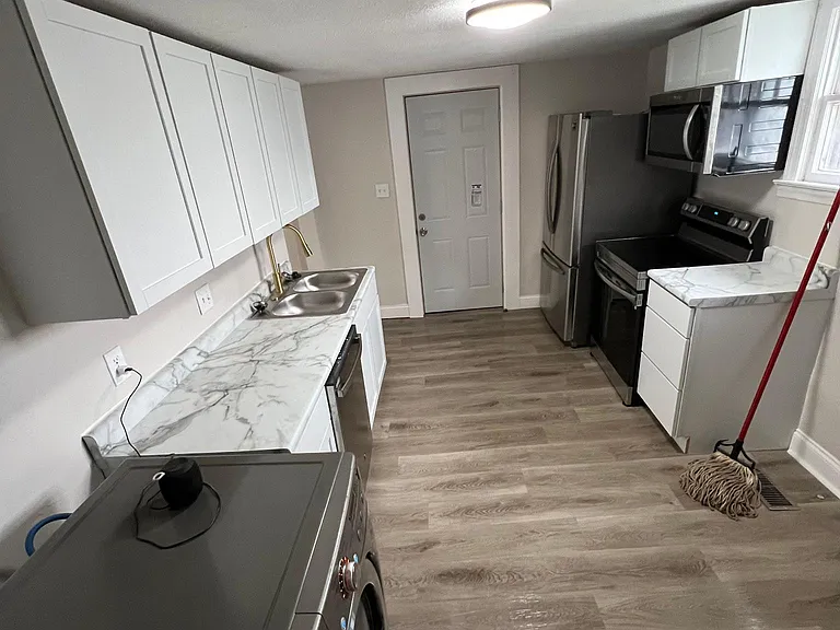 227 Warwick Ave — Photo 13