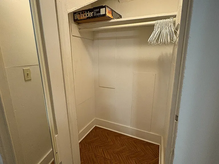 Closet bedroom #1