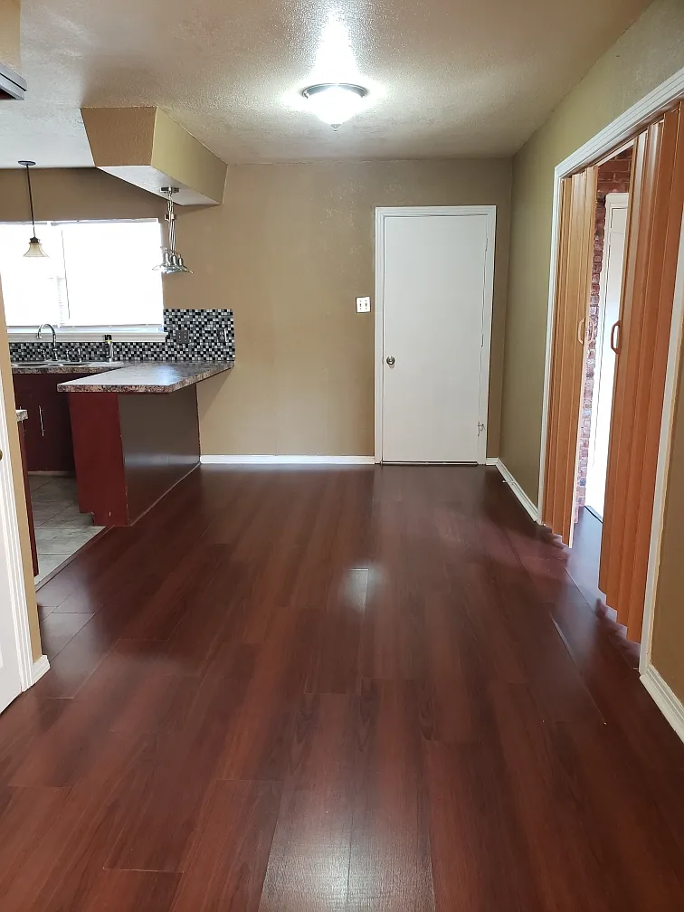 3 bed, 1492 sqft, $2,200 — Photo 3