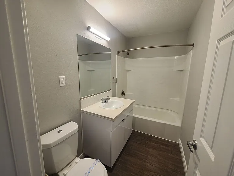 The Circle Apartments at Long Beach — Photo 61