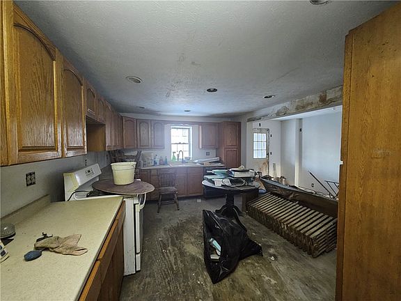 4th image of 418 Ella St