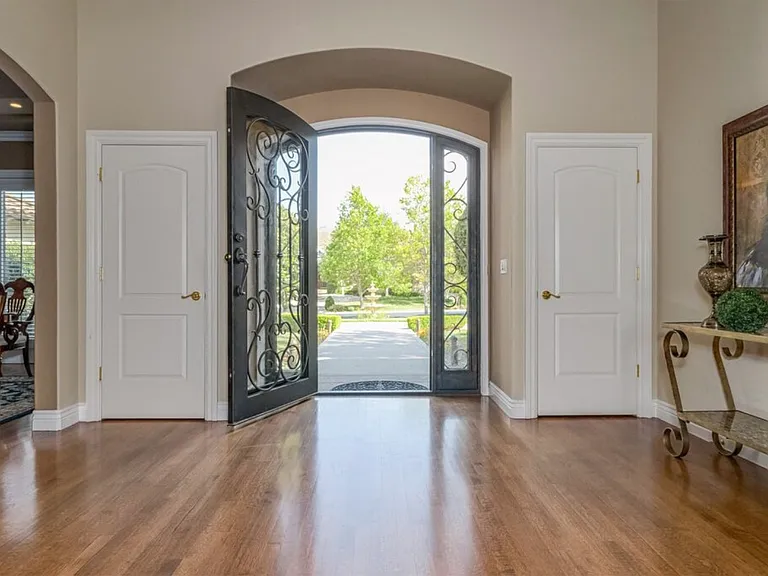 865 Piemonte Dr — Photo 1