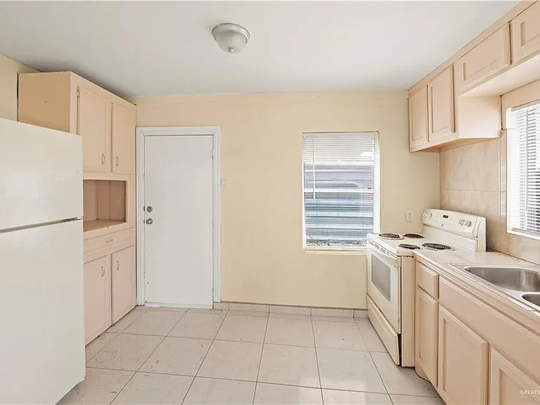 307 S Cox St — Photo 3
