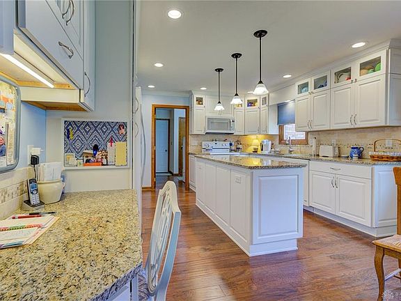 4th image of 3888 Westwind Dr