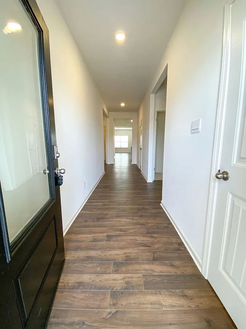 4 bed, 2 bath in Oakland built in 2023 — Photo 2