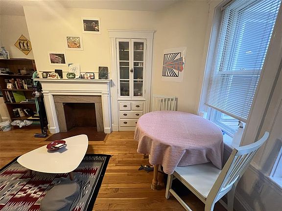 3rd image of 331 Harvard St #A
