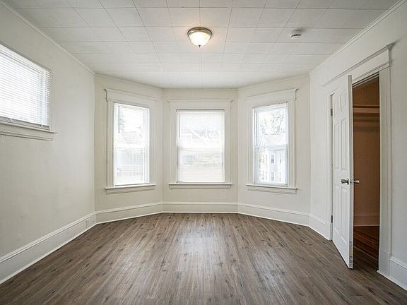 5th image of 529-531 Armory St Unit 2
