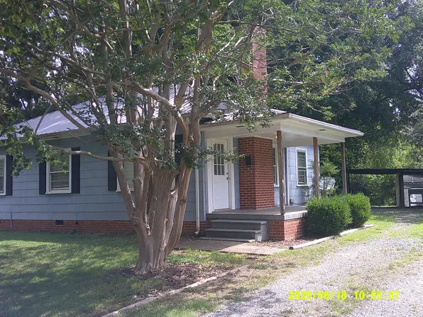 1406 12th Street Dr NW, Hickory, NC 28601