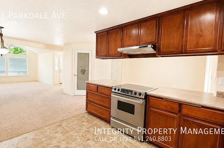 941 Parkdale Ave — Photo 7