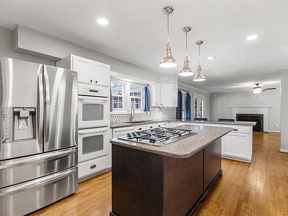 5th image of 225 Hawkins Creek Ct