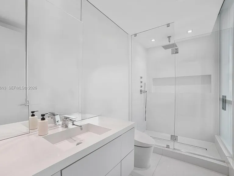 50 S Pointe Dr #2903 — Photo 22