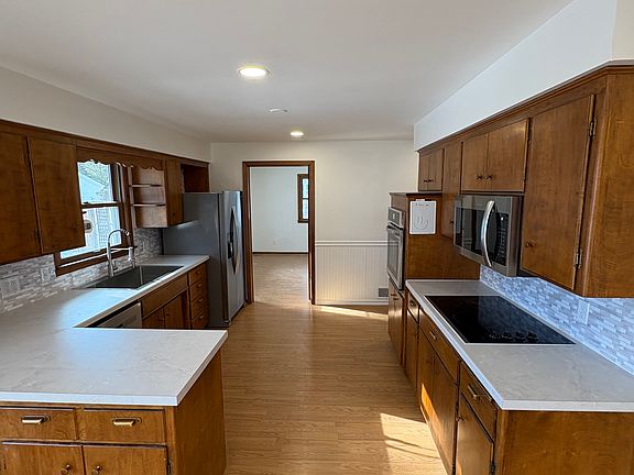 5th image of 1015 15th St W